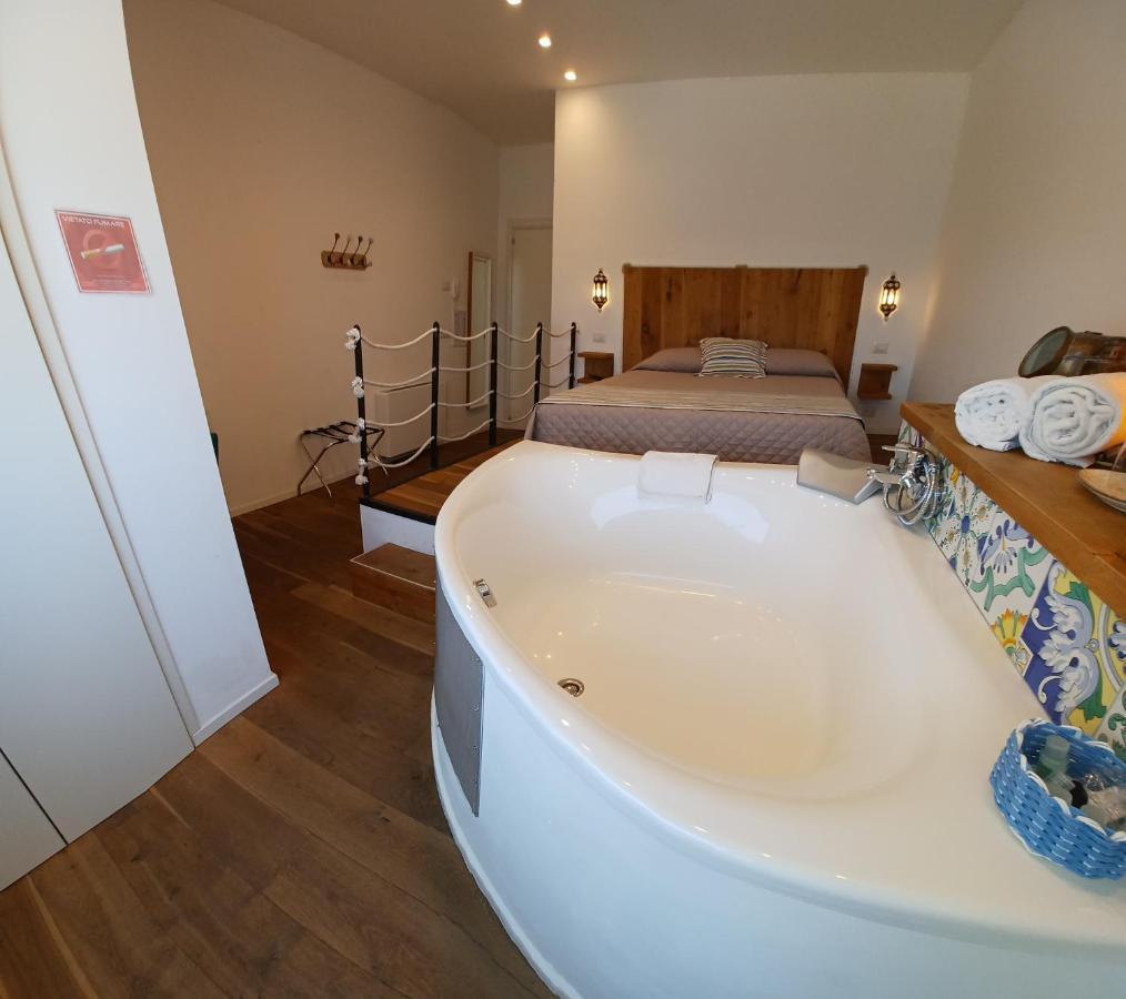 B&B 106 Maison de Charme Mola di Bari Extérieur photo
